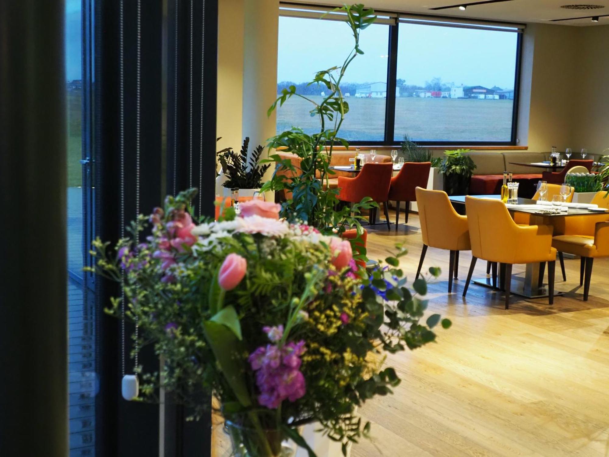 מלאדה בולסלאב Mg Restaurace/Luxury Apartments מראה חיצוני תמונה