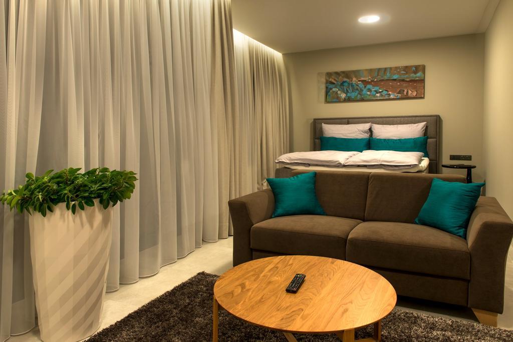 מלאדה בולסלאב Mg Restaurace/Luxury Apartments מראה חיצוני תמונה