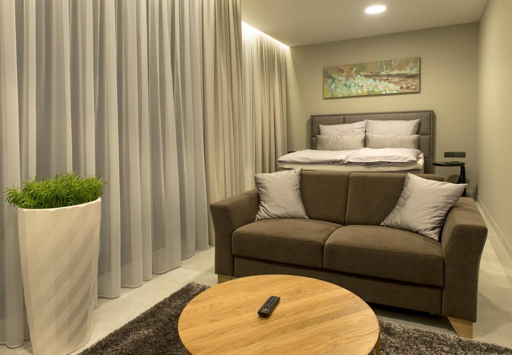 מלאדה בולסלאב Mg Restaurace/Luxury Apartments מראה חיצוני תמונה