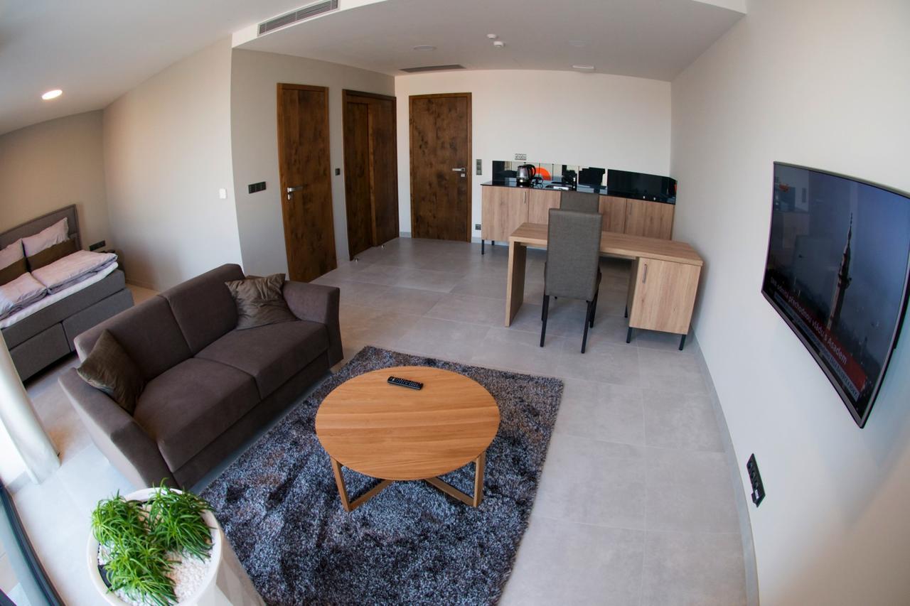 מלאדה בולסלאב Mg Restaurace/Luxury Apartments מראה חיצוני תמונה