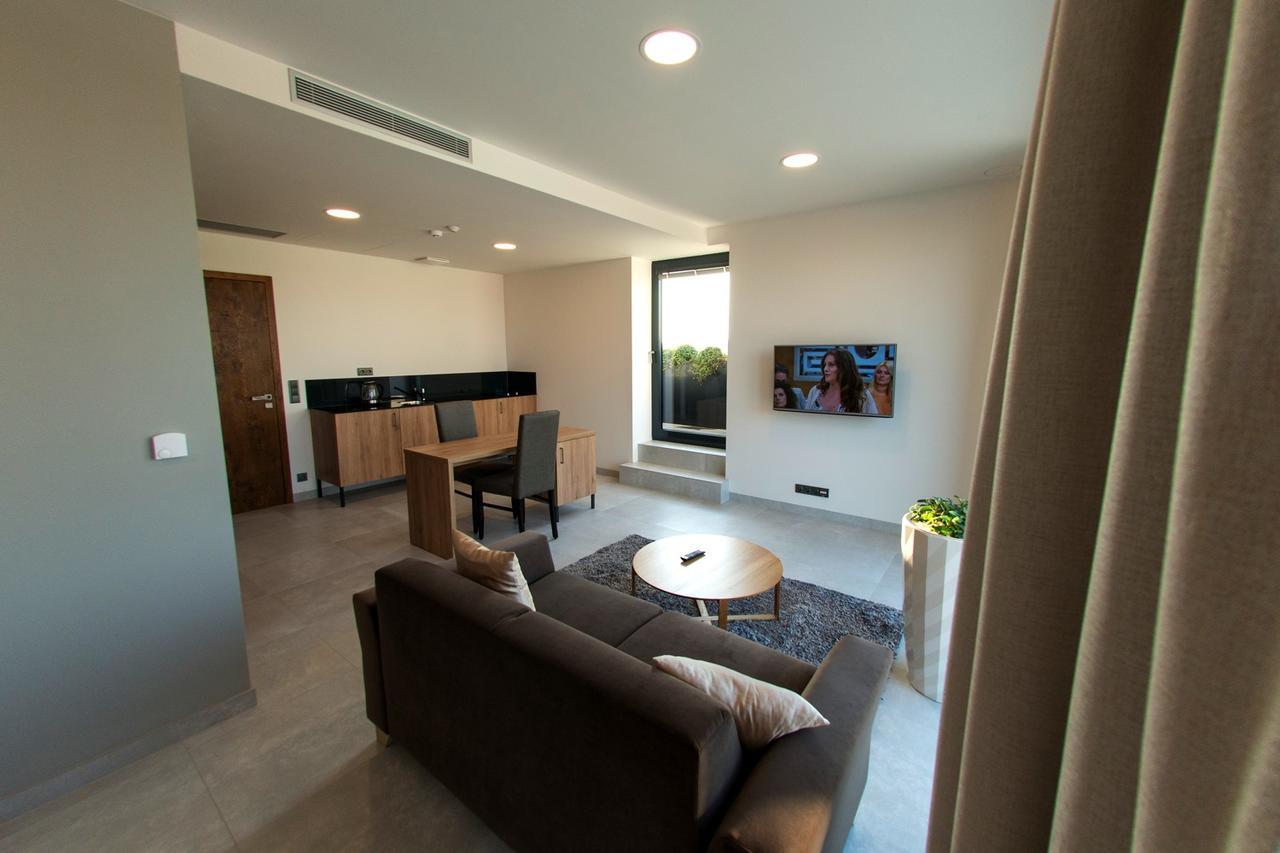 מלאדה בולסלאב Mg Restaurace/Luxury Apartments מראה חיצוני תמונה