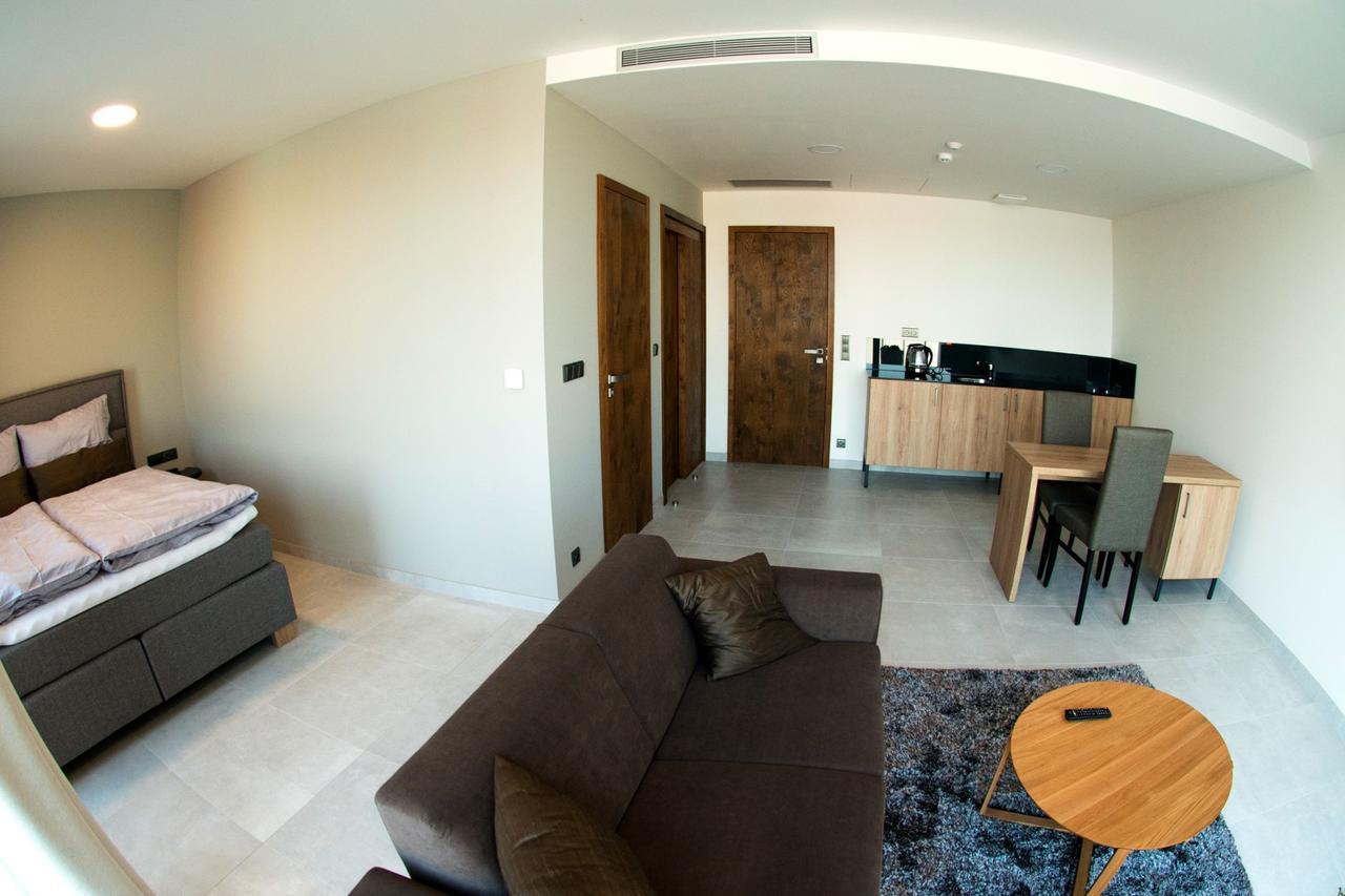 מלאדה בולסלאב Mg Restaurace/Luxury Apartments מראה חיצוני תמונה